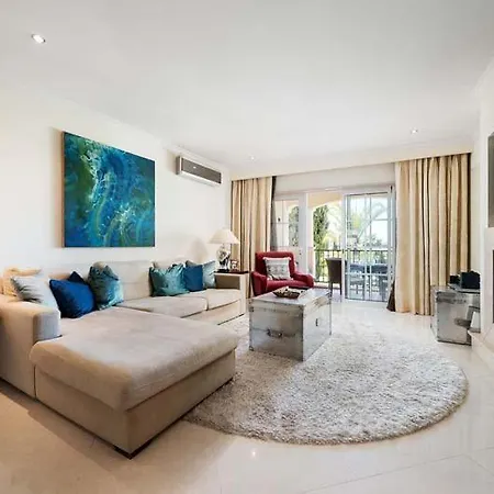 Sleeps 6 With Pool Air Con And Wifi