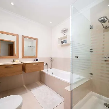 Sleeps 6 With Pool Air Con And Wifi *