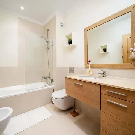 Sleeps 6 With Pool Air Con And Wifi Vilamoura
