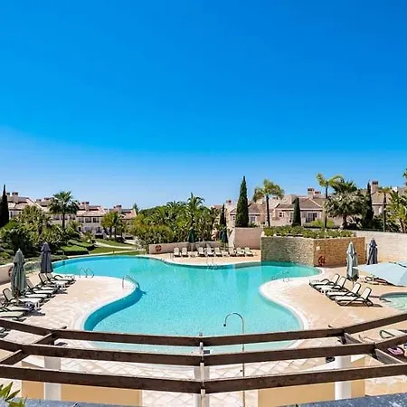 アパート Sleeps 6 With Pool Air Con And Wifi ヴィラモウラ